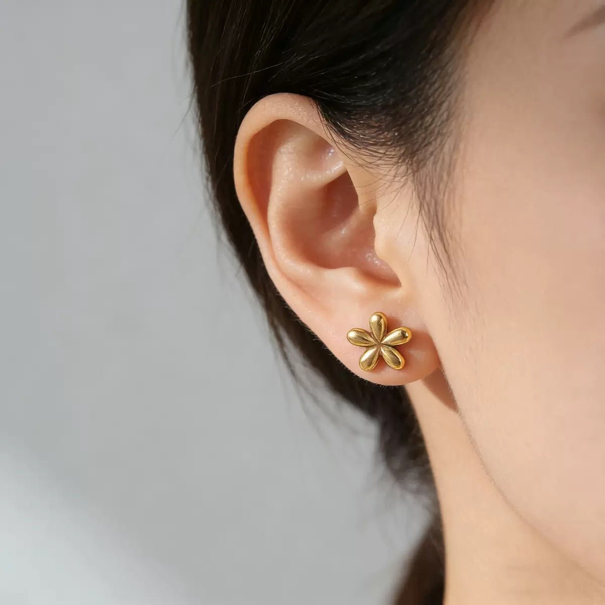 Gleaming Five-Petal Flower Gold Stud Earrings - Image 3